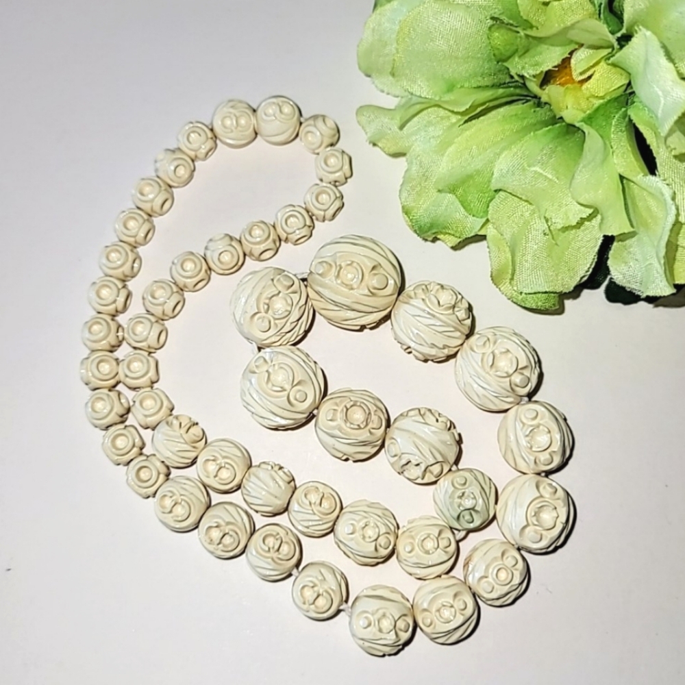 EARLY PLASTIC CARVED BEAD NECKLACE - BARREL CLASP - IVORY COLOR